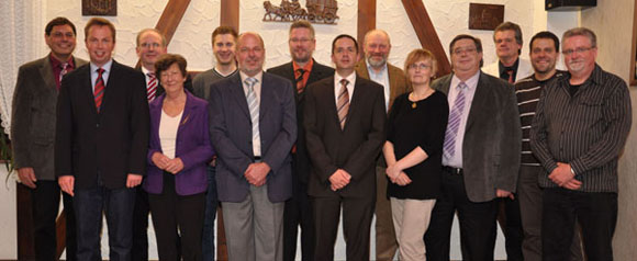 v.l. Hans-Jürgen Kunz, Martin Schweitzer, Michael Hardt, Doris Keiner, Dominik Franz, Gerhard Schmidt, Hartmut Hubert, Holger Claasen, Werner Krause, Mareike Malo, Erich Kuhlmann, Karl-Heinz Eckhardt, Stefan Kern, Gerhard Obitz v.l. Hans-Jürgen Kunz, Martin Schweitzer, Michael Hardt, Doris Keiner, Dominik Franz, Gerhard Schmidt, Hartmut Hubert, Holger Claasen, Werner Krause, Mareike Malo, Erich Kuhlmann, Karl-Heinz Eckhardt, Stefan Kern, Gerhard Obitz